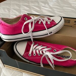 Pink converse allstars